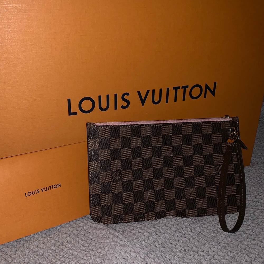 Louis Vuitton Neverfull MM Zippered Clutch